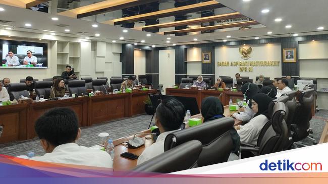 BAM DPR Terima Perwakilan Aliansi Honorer yang Demo Bawa 5 Tuntutan