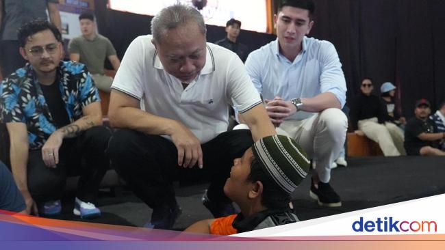 Ketum PAN Beri Bantuan ke Anak Difabel di Bekasi, Bikin Netizen Terharu