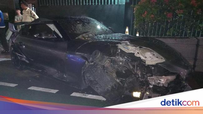 7 Fakta Mobil Supra Hilang Kendali Dekat HI hingga Celaka