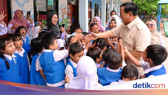 Semringahnya Siswa Saat Prabowo Cek Langsung Makan Bergizi Gratis