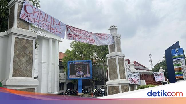 Terancam Gagal SNBP, Siswa SMKN 2 Surakarta Pasang Spanduk Protes Sekolah