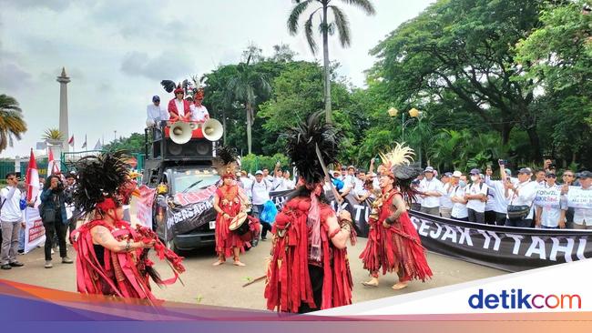 Sangar! Tari Perang Minahasa Tampil di Demo Dosen ASN Tuntut Tukin