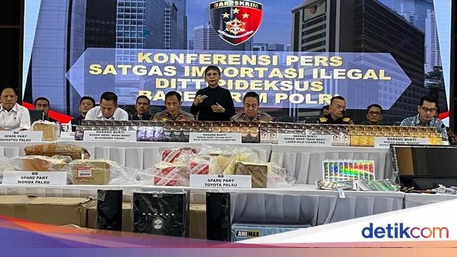 Bareskrim Bongkar Penyelundupan Baja hingga Rokok Rugikan Negara Rp 64 M