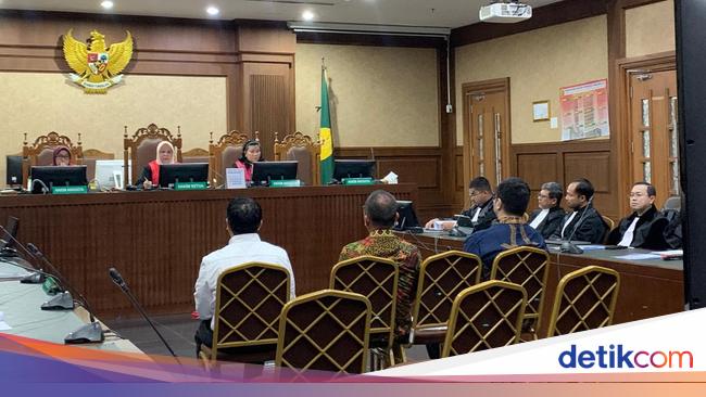 3 Terdakwa Kasus Korupsi APD COVID Didakwa Rugikan Negara Rp 319 M