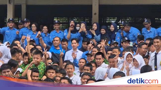 Wapres Gibran Cek MBG di Depok, Siswa SMP-SMA Minta Foto Bareng