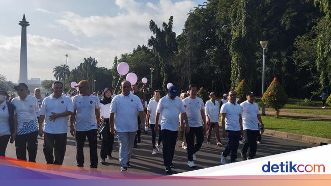 Menko Pratikno Jalan Sehat Bareng Penyintas Kanker: Work Life Balance