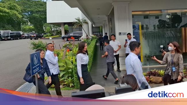 Menpar Bertemu Prabowo, Laporkan Pertumbuhan Wisatawan di 100 Hari Kerja