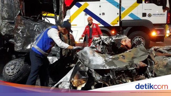 3 Gardu Tol Rusak Akibat Kecelakaan Maut GT Ciawi