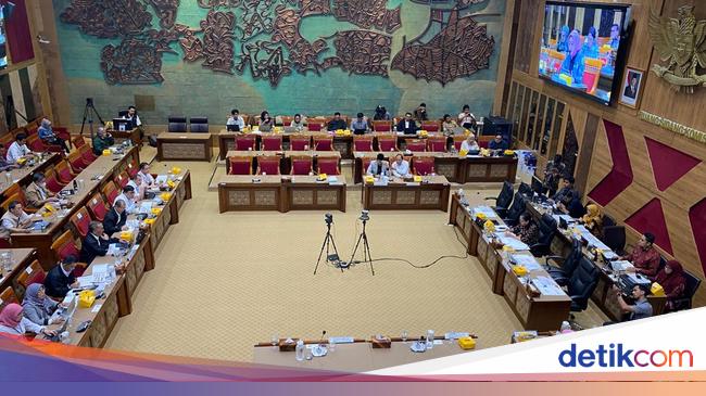 BRIN Hadiri Rapat Komisi X DPR, Bahas Efisiensi Anggaran Rp 2,074 T