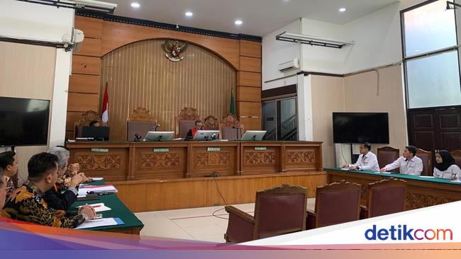 KPK di Praperadilan: Hasto Siap Talangi Harun Masiku untuk Suap KPU