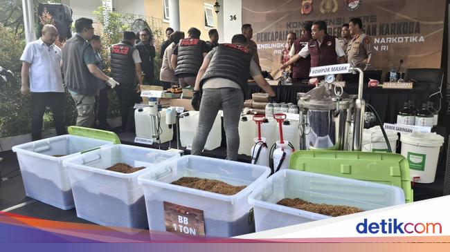 2 Peracik Tembakau Sintetis Samarkan Lokasi Pabrik Narkoba di Permukiman Warga