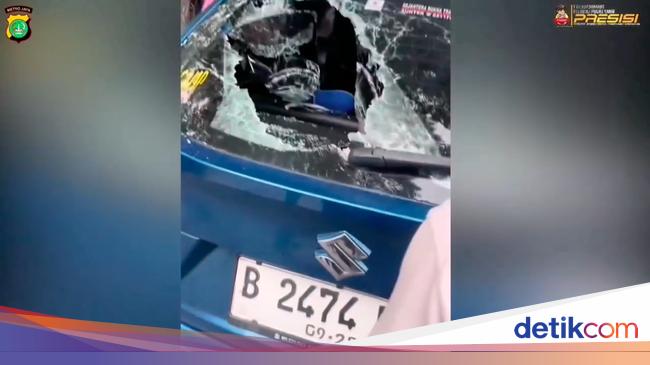 Viral Pemotor Lawan Arah Pecahkan Kaca Mobil di Cengkareng Lalu Kabur