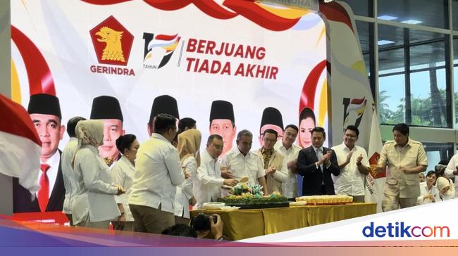 Gerindra Gelar Acara HUT Ke-17 di Senayan, Dasco-Muzani Potong Tumpeng