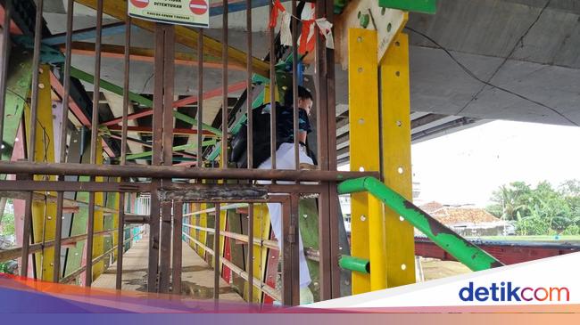 Keluh Siswa SD Panjat JPO Kalibata demi Nyebrang: Bahaya, Mau Gimana Lagi?