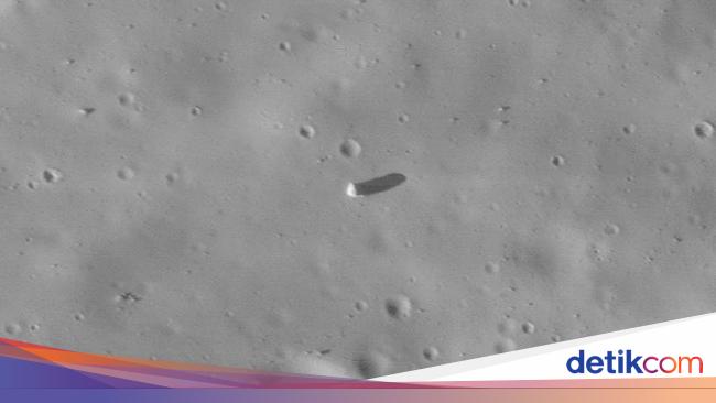 火星とその月の高層ビルタワーの背後にある事実