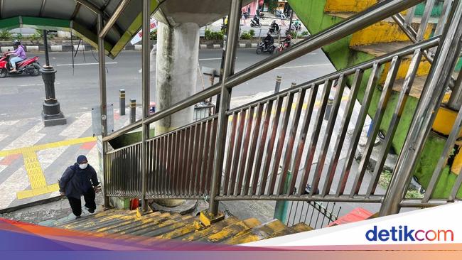 Kondisi Terkini JPO Depok Sempat Dikeluhkan Penuh Kotoran Hewan dan Sampah
