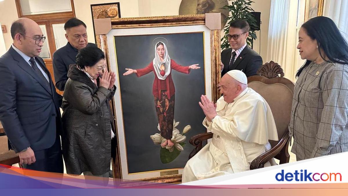 Megawati Beri Lukisan Bunda Maria Berkebaya Merah ke Paus Fransiskus