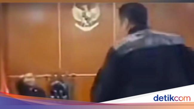 Pengacara Razman yang Naik Meja Dipecat dari Kongres Advokat Indonesia