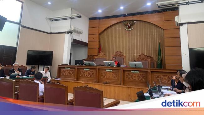 Sidang Praperadilan, Staf Hasto Cerita Ritual Larung Pakaian Buang Sial