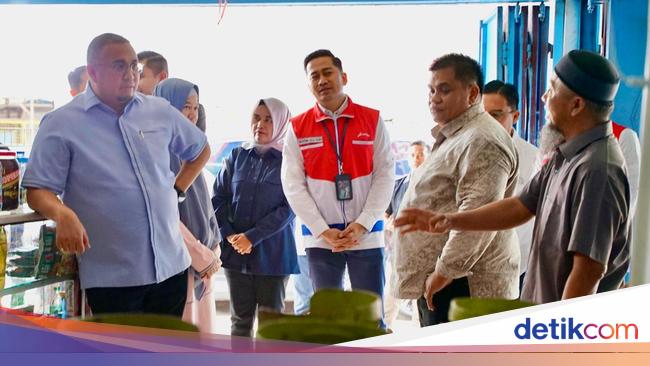 Pastikan Perintah Prabowo Terlaksana, Andre Rosiade Sidak Pangkalan LPG 3 Kg di Padang