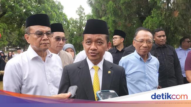 Seluruh Pegawai Nyanyikan Mars ESDM Ciptaannya