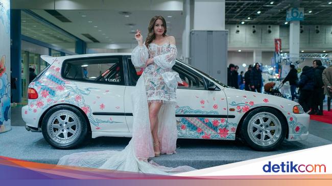 Saat 'Batik' Nongkrong di Pameran Otomotif Osaka Auto Messe 2025, Heboh!