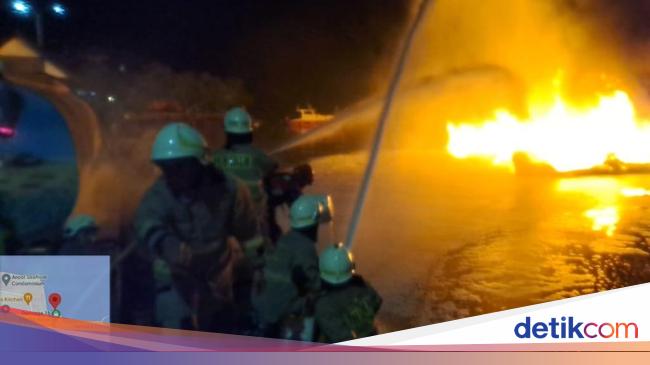 Detik-detik Kapal Terbakar di Dermaga Ancol, Sempat Terdengar Ledakaan