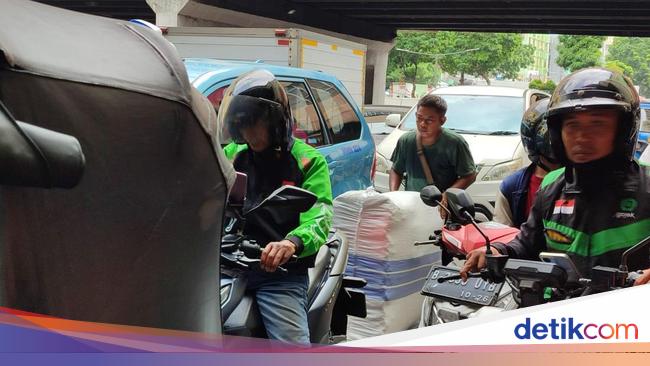 Awalnya Kepepet, Ini Alasan Orang 'Betah' Jadi Porter Pasar Tanah Abang