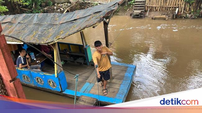 Pengemudi: Belum Skena Jaksel Kalau Belum Naik Perahu Eretan