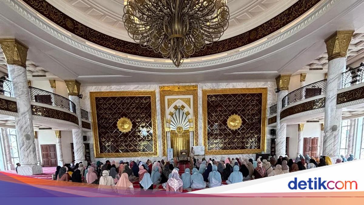 Ratusan Muslimah Ikuti Kajian Ustadz Ridho Febri di Masjid Agung TSM ...