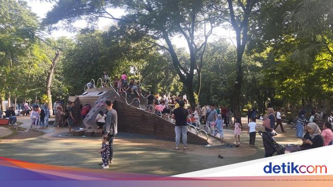 Ramainya Tebet Eco Park di Akhir Pekan, Warga: Anak-anak Nyaman Bermain