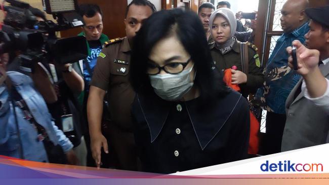 Ibu Ronald Tannur-Eks Pejabat MA Jalani Sidang Perdana Kasus Suap Hakim