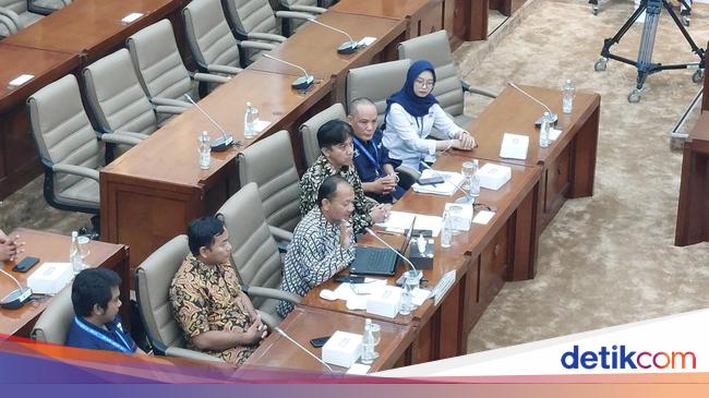 Beban Kerja Berat, Pekerja Mitra Pos Indonesia Minta Jadi Karyawan Kontrak