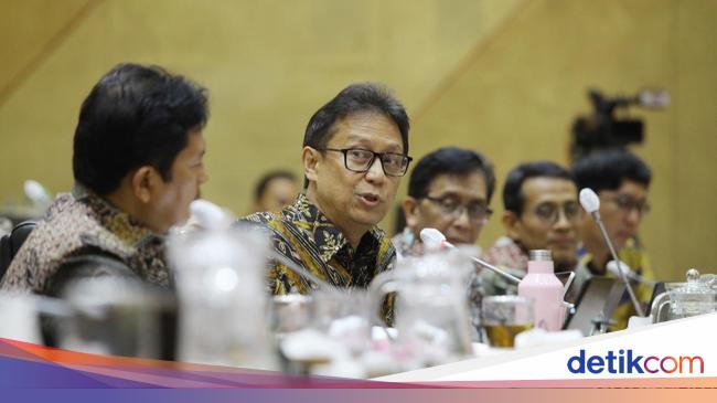 Legislator Ingatkan Tak Lindungi Kasus Dokter, Menkes Tegaskan Tak Halangi