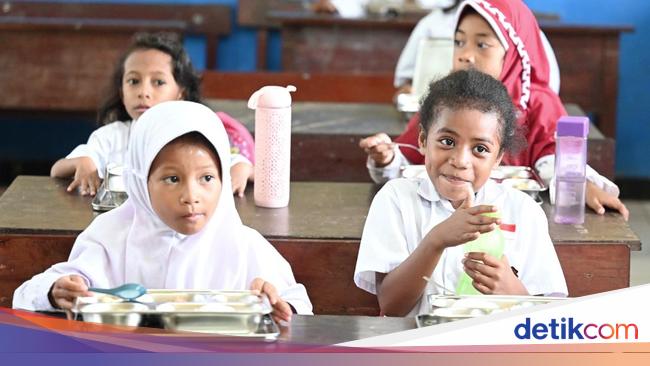 Melihat Makan Bergizi Gratis di Sorong Papua, Sayur Kangkung Jadi Favorit