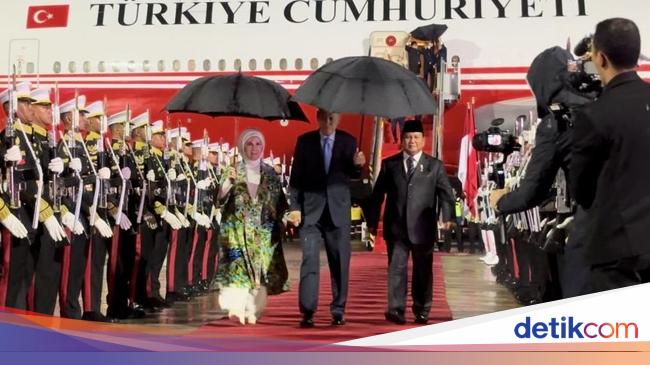 Erdogan Sapa Prabowo saat Tiba di RI: Assalamualaikum, How Are You?