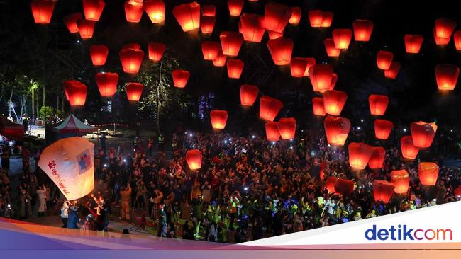 Saat Ratusan Lampion Terangi Langit Taiwan Rayakan Tahun Ular