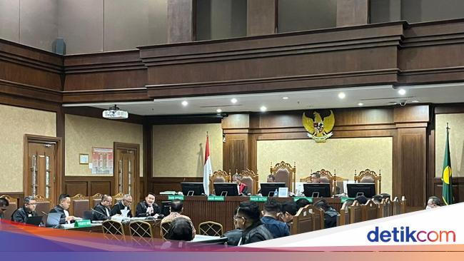 Makelar Kasus MA Beri Eks Ketua PN Surabaya Rp 75 Juta, Klaim dari Ibu Tiri