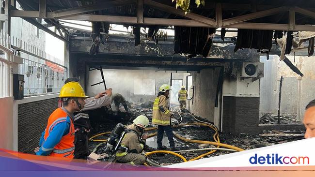 Kebakaran di Cipinang Melayu Hanguskan 1 Rumah dan Mobil Pajero