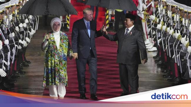 Akrabnya Prabowo Sampai Sambut Langsung Erdogan di Bandara