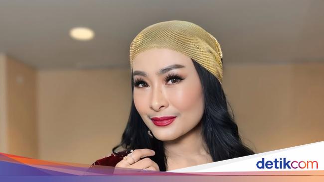Iis Dahlia Colek Teman-teman Artis di DPR RI Beresin Sistem Distribusi Royalti