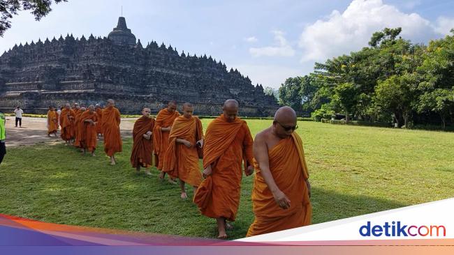 Simak! Panduan Ikuti Detik-detik Waisak dan Pelepasan Lampion di Borobudur