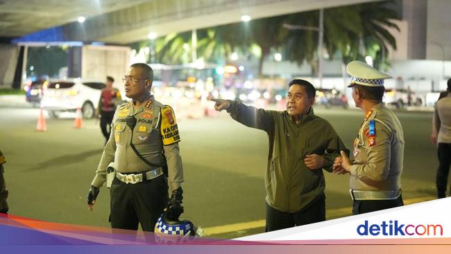 Malam-malam, Kapolda Metro Terjun Langsung Cek 'Tim Pemecah Macet' di Jakarta