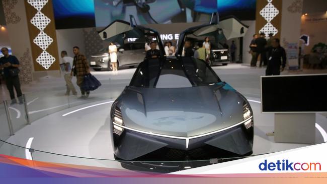 Mobil Masa Depan 'Wuling Light of ASEAN' Cantik di Setiap Sudut