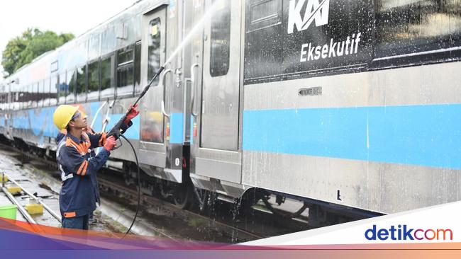 KAI Services Terapkan Smart Cleaning dengan Pembersih Modern di Stasiun