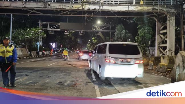 Massa Aksi ‘Indonesia Gelap’ Bubar, Lalin Patung Kuda Arah Istana Dibuka Lagi