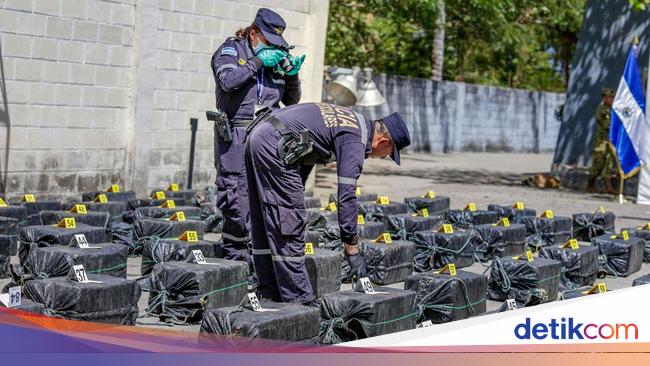 Penampakan 1,7 Ton Kokain yang Disita Pihak Berwenang El Salvador