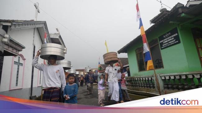 Umat Antar Beragama Gelar Sadranan di Lereng Merbabu