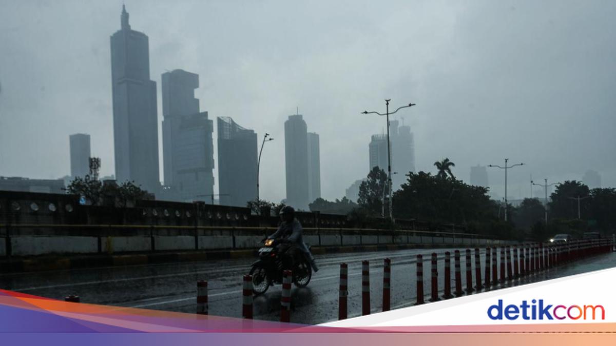 Waspada Mikroplastik Terbawa Hujan di Jakarta