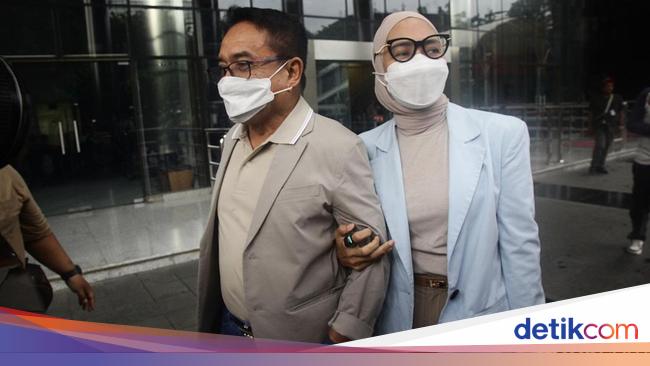 Irwandy Yusuf Gandeng Mesra Steffy Burase di KPK